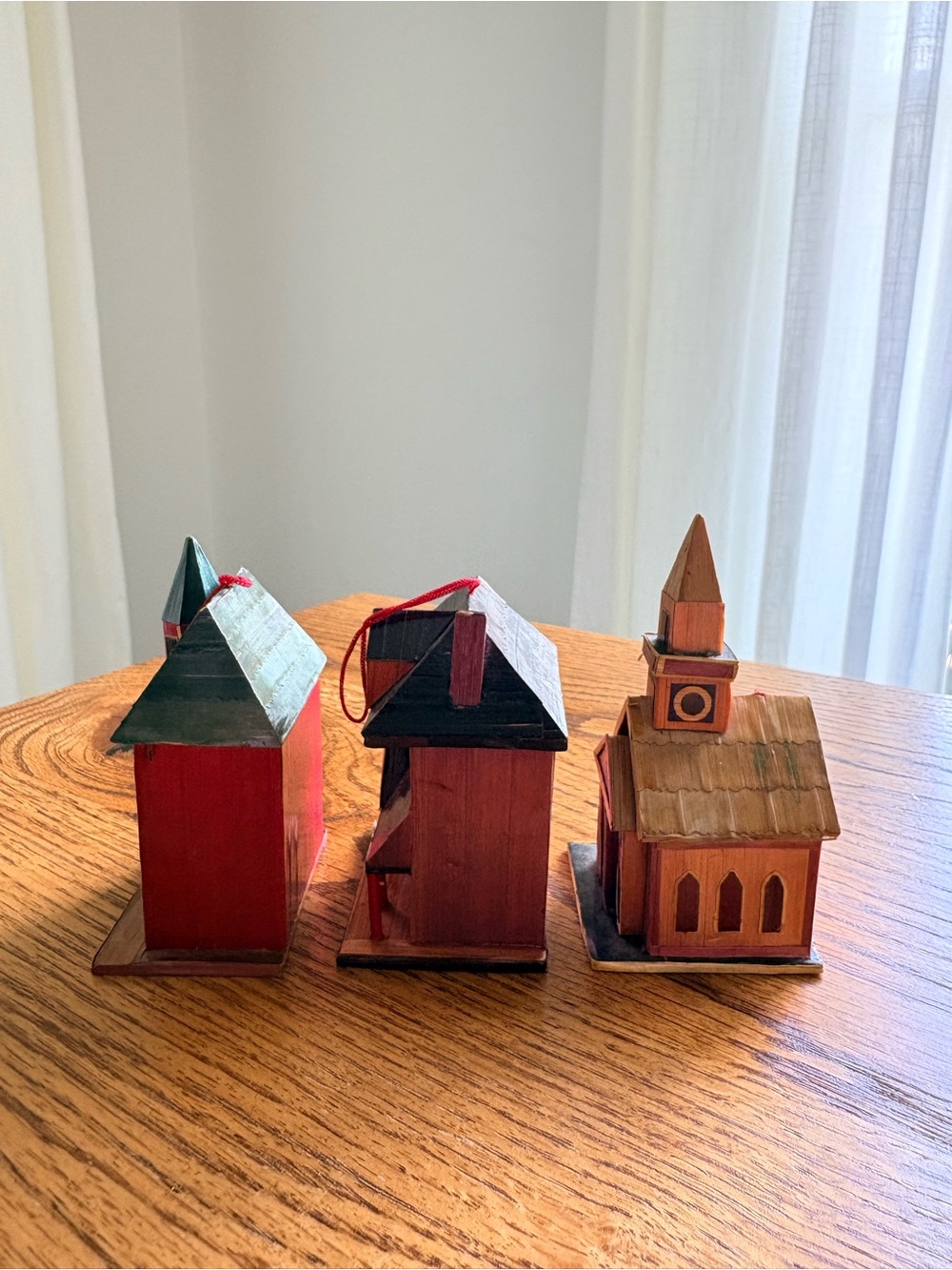 Set of 3 Meow Reo miniature wheat straw and balsa wood architectural ornaments - Picture 4 of 13